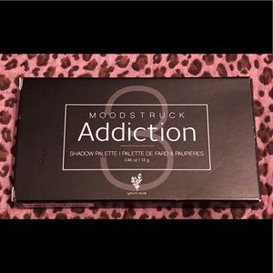 Younique MOODSTRUCK Addiction Shadow Palette 3
